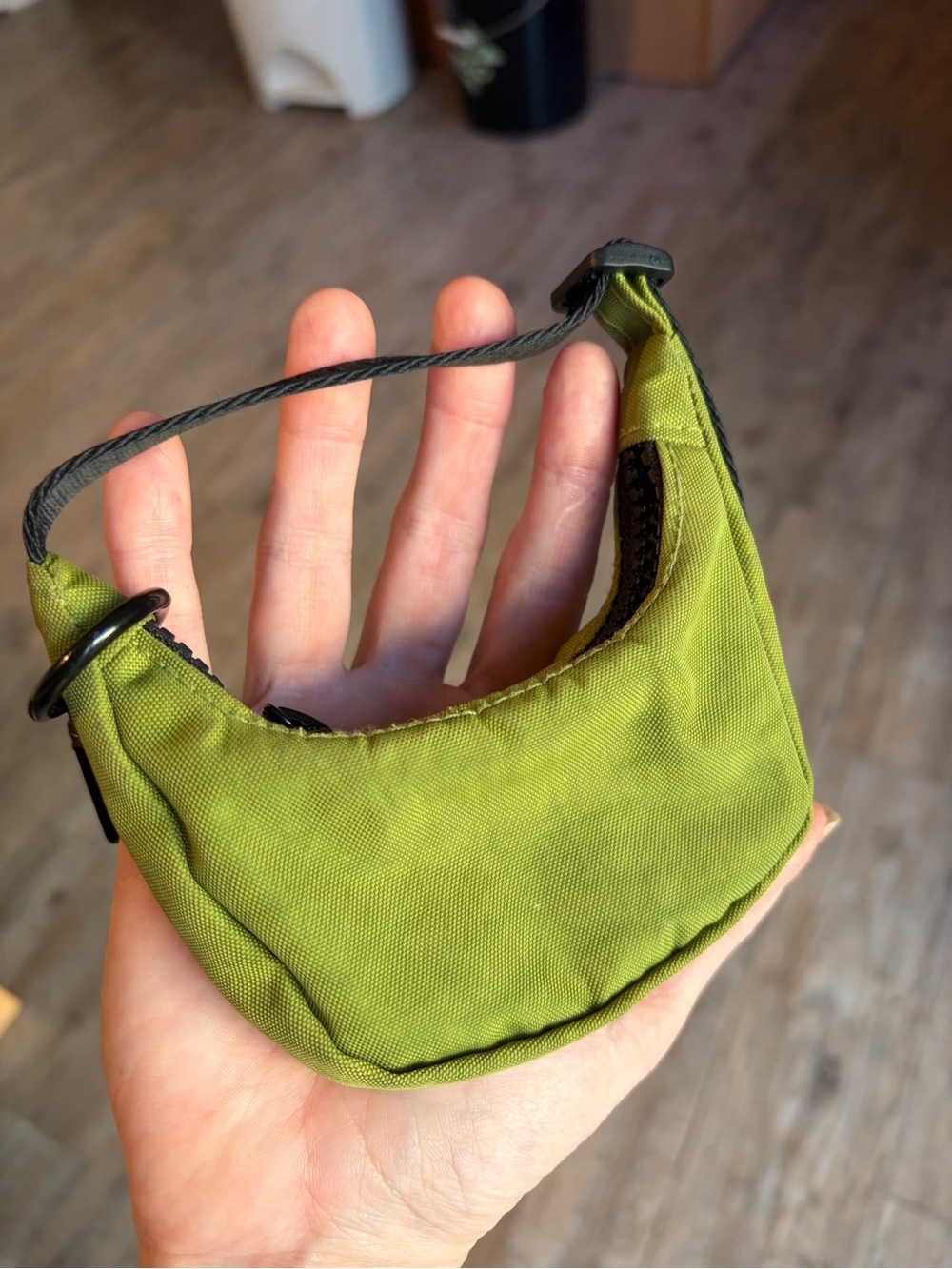BAGGU GREEN JUICE CRESCENT Keychain Bag Charm - EUC w/ TAG - Picture 2 of 7